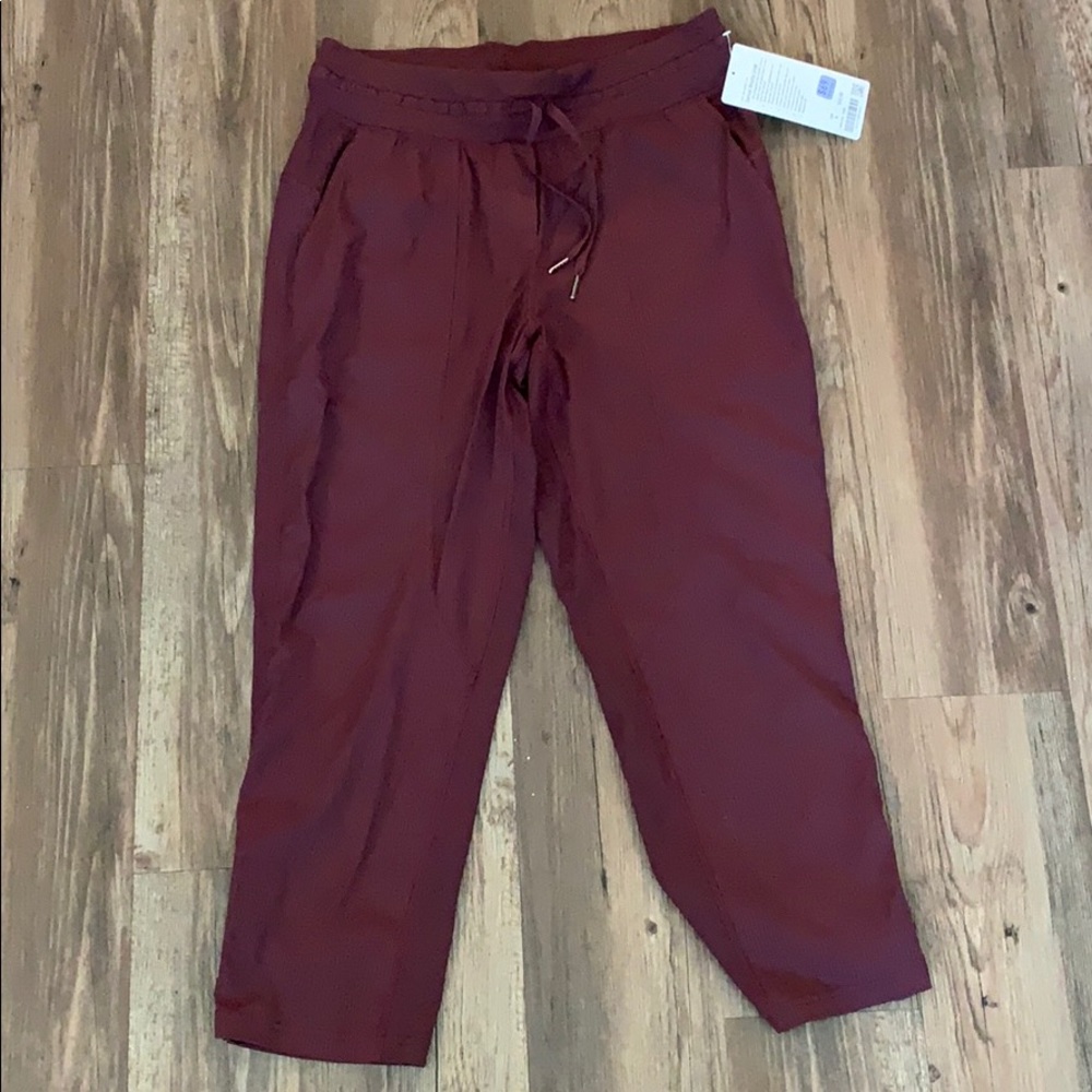 Lululemon Dance Studio Crop NWT size 8